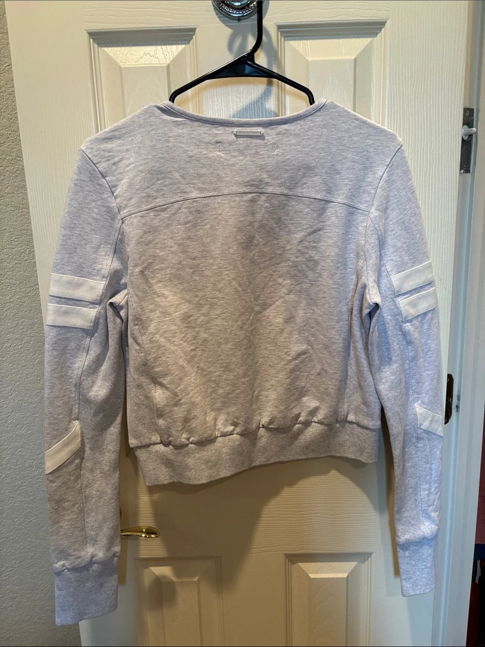 blanc noir Maitri Cropped Sweatshirt - Picture 7 of 7